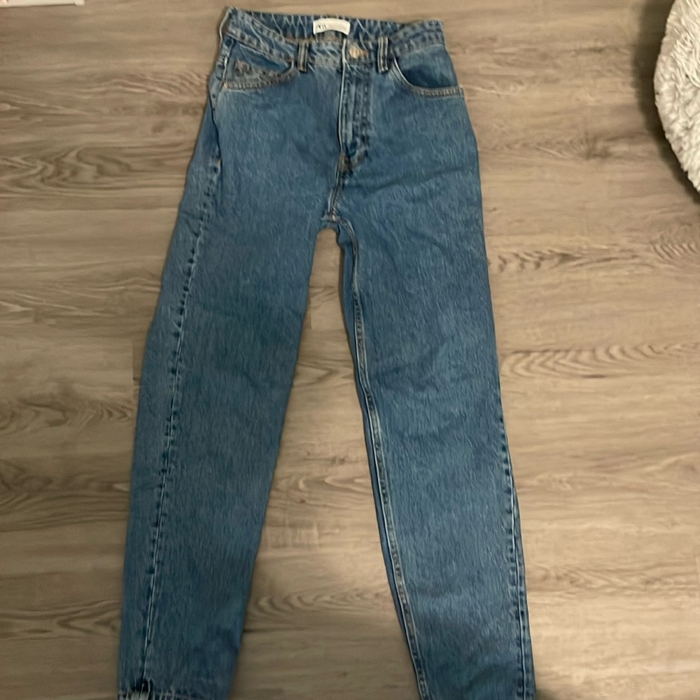 Zara size 2 straight leg woman’s blue jeans light wash